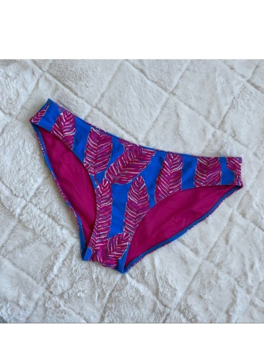 Vineyard Vines | Pink and Navy Palm Classic Bikini Bottoms | Size Medium